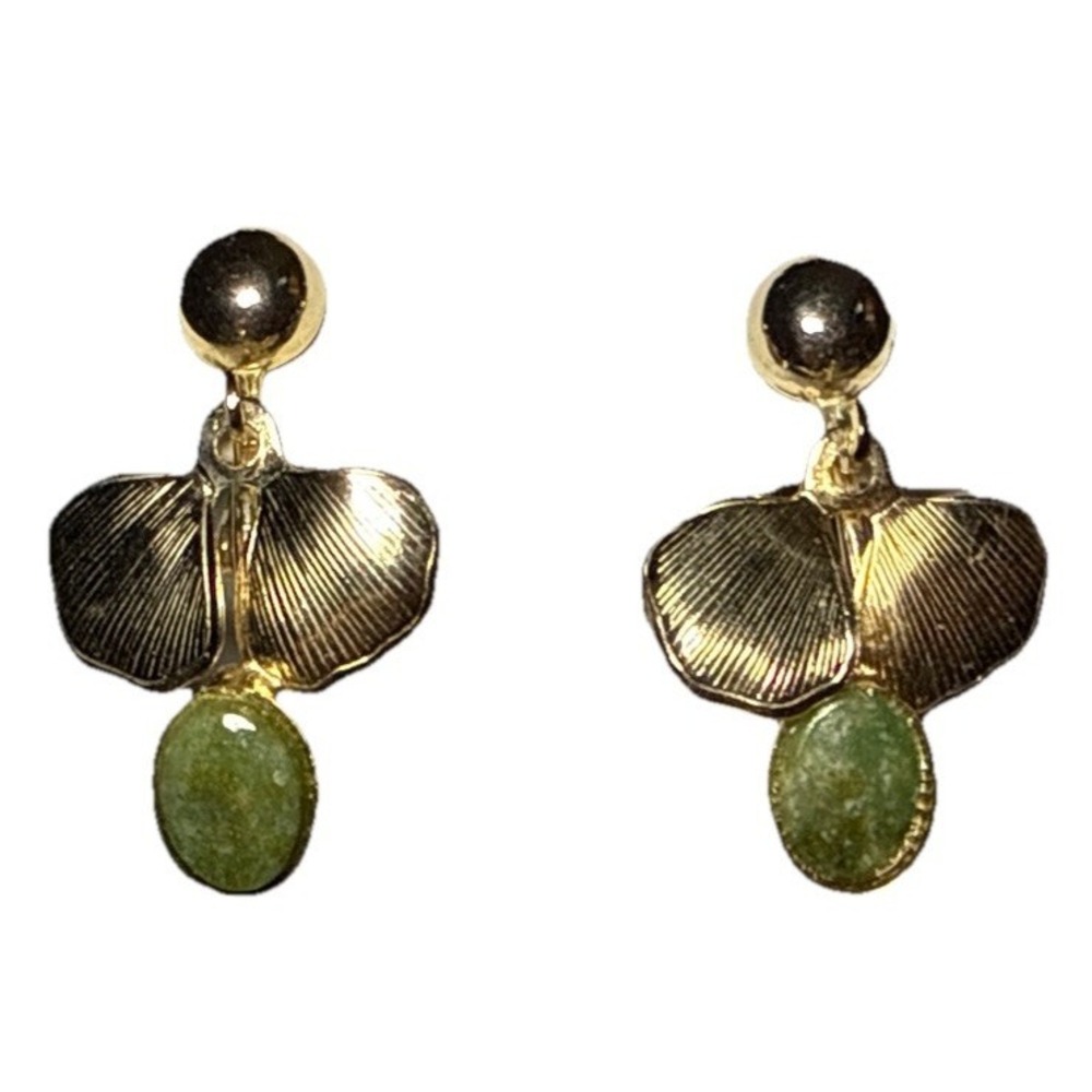 Vintage Green Stone and Gold Tone Dangling Clip On Earrings J16-14